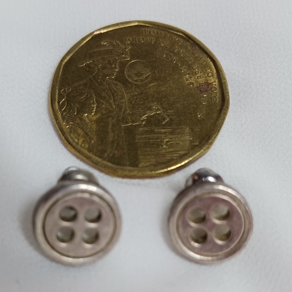 Signed FOXY buttons earrings - Picture 2 of 3